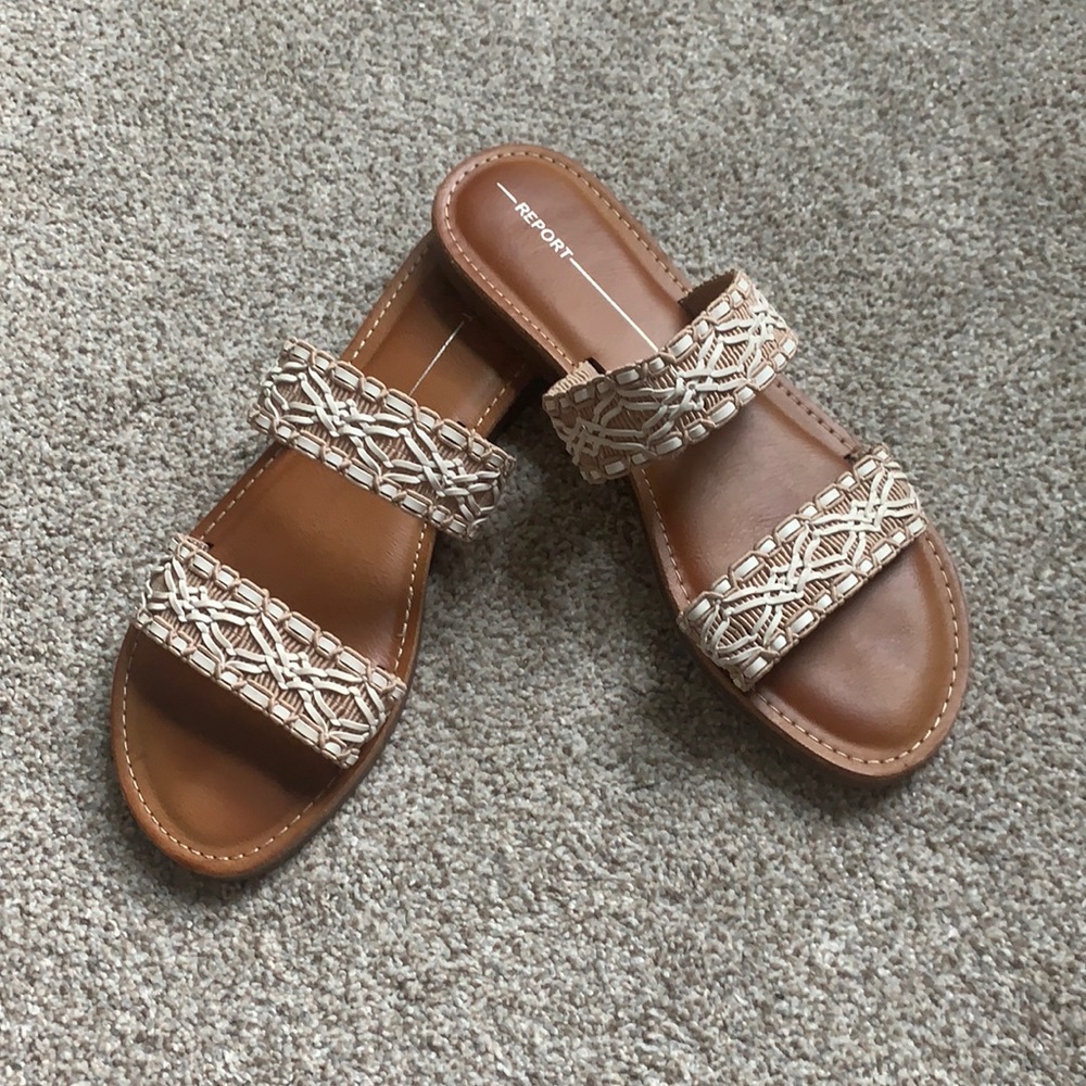 Report sandals, Size 8.